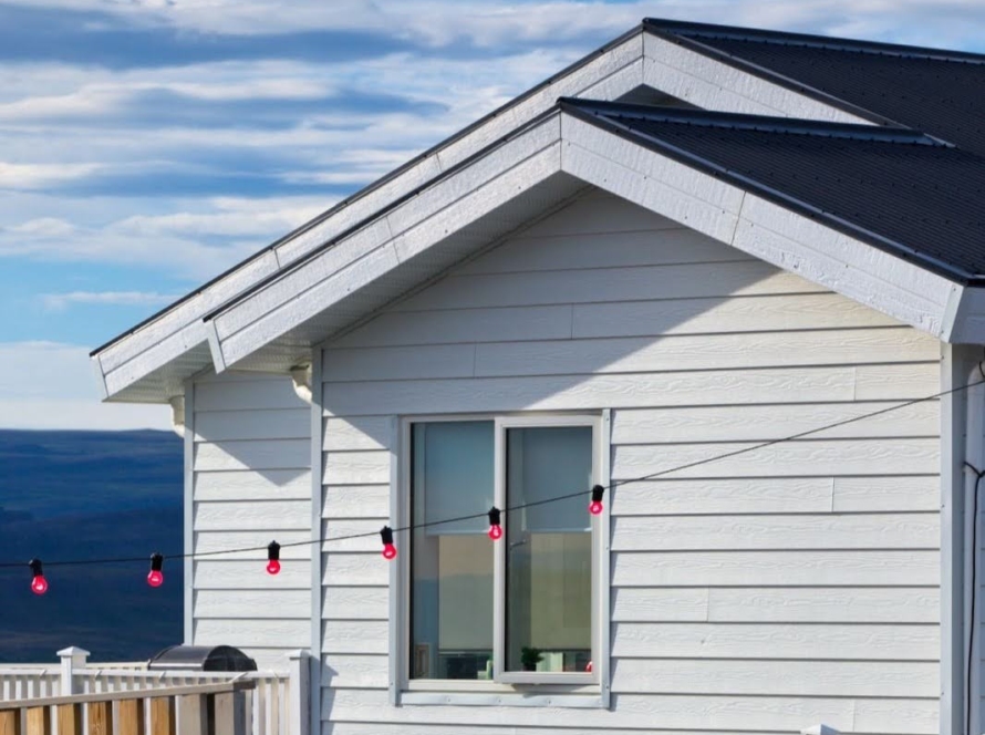 White siding on an Icelandic house installed by a siding company.